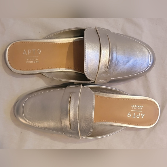Apt. 9 NEW (without box) Metallic Silver Slides/Flats/Loafers Size 6.5 - Picture 2 of 5